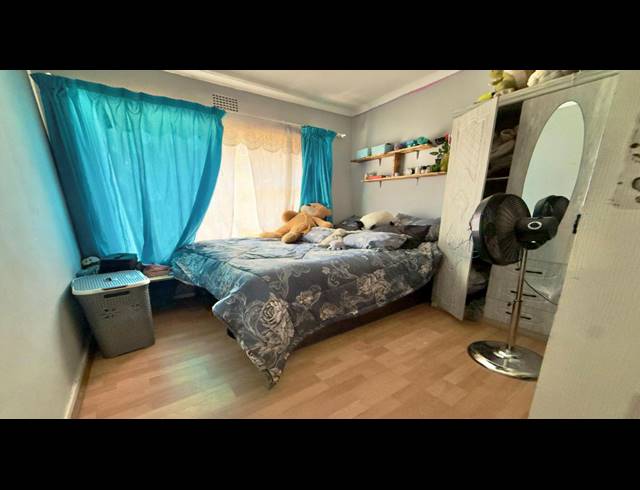 3 BEDROOM FREEHOLD FOR SALE IN MINNEBRON